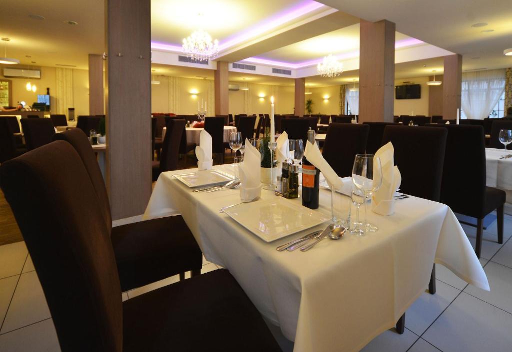 Hotel Camelot Szczawno-Zdroj Ngoại thất bức ảnh